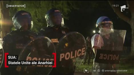 Haos în America din cauza protestelor provocate de uciderea unui bărbat de culoare. Donald Trump şi familia prezidenţială au fost duşi într-un buncăr