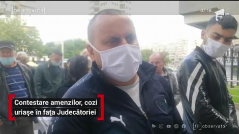 "Aveam declarația bună, totul bun, m-am trezit acasă cu 3.000 de lei amendă". Românii au stat ore în șir la cozi interminabile pentru a contesta amenzile primite pe degeaba în peioada pandemiei