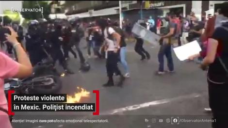 Proteste violente în Mexic. Polițist incendiat