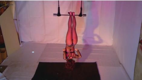 Cristina Garcia, spectacol în garaj. Demonstrație de dans și acrobații