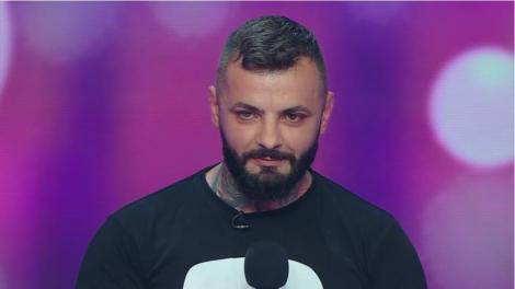 Anghel Constantin, mesaj pentru Abi: Te bat urechile peste sprâncene, încă te uiți la desene și tu te vezi vedetă, băi nene!