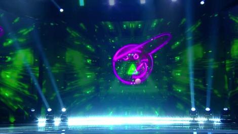 Sică, cel care imită, show uriaș! A făcut box cu felii de carne în sufragerie, mai ceva ca Rocky! Marius Coandă a mimat filme celebre, în finala iUmor