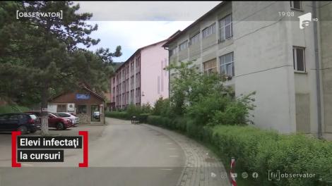 Coronavirusul ajunge şi în şcoli! Mai mulţi elevi din ţară, prezenţi la cursurile de pregătire pentru examenele naţionale, au fost depistaţi cu COVID-19