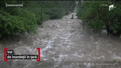 Val de inundații în toată țara
