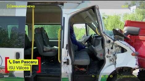 Microbuz răsturnat pe DN67, slavare de Plan Roșu