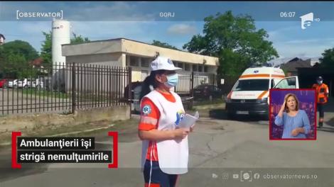 Ambulanțierii din România își strigă nemulțumirile