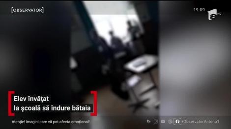 Un adolescent de 15 ani nu mai vrea să meargă la școală pentru că este bătut în fiecare zi de un coleg