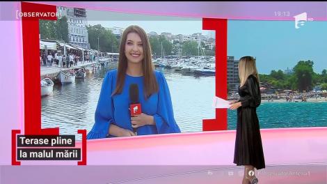 Dorul de mare este atât de puternic încât nici vremea nu a putut strica planurile turiştilor