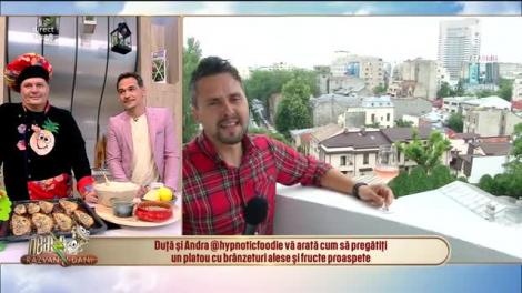 Cum să pregătiți un platou cu brânzeturi alese și fructe proaspete