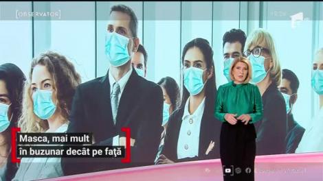 Masca de protecţie este noul brăduţ din maşini