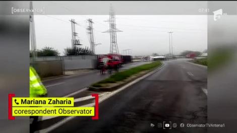 Pericol de explozie, cisternă răsturnată pe pe A1