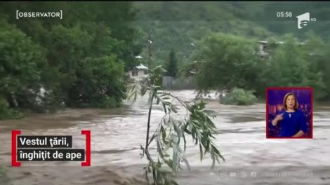 România, măturată de inundaţii. Vestul țării, înghițit de ape