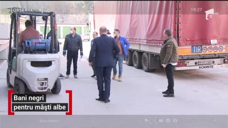 Bani negri pentru măști albe