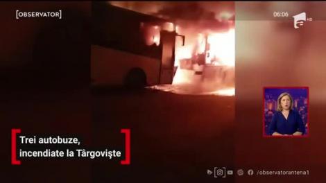 Trei autobuze, incendiate la Târgovişte. Focul ar fi fost pus intenţionat