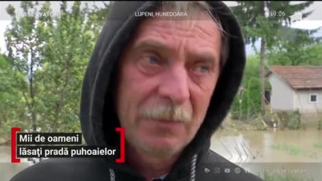 Mii de oameni lăsați pradă puhoaielor