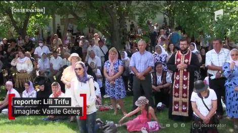 Ziua de hram a Catedralei Episcopale din Huşi s-a transformat într-o luptă pentru. împărtăşanie.