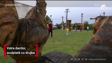 Lumea dacilor prinde contur în Gorj. Sculptori din toată ţara şi-au dat întâlnire la Polovragi pentru a transforma buştenii în adevărate opere de artă