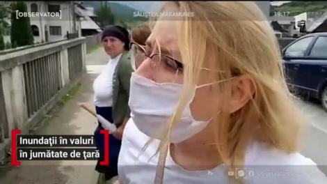 Jumătate de ţară petrece la soare, jumătate îşi plânge necazurile provocate de apă