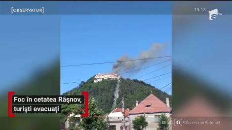 Foc în Cetatea Râșnov, turiști evacuați