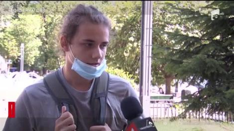 Trei din zece români spun că au economisit în izolare