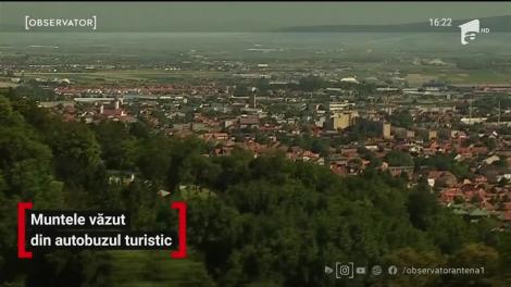 Muntele văzut din autobuzul turistic