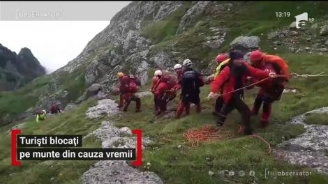 Turiști blocat pe munte din cauza vremii