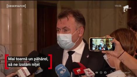 Senatorul Daniel Fenechiu, cu sticla de coniac în timpul dezbaterilor privind legea carantinei