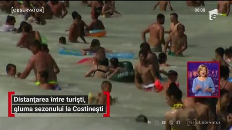 Distanțarea între turiști, gluma sezonului. În Costineşti s-a stat cearşaf lângă cearşaf