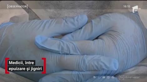 Medicii, la capătul puterilor. Ce au ajuns să le propună coronascepticilor: „Îi îmbrăcăm în combinezon și le aratăm tot!”