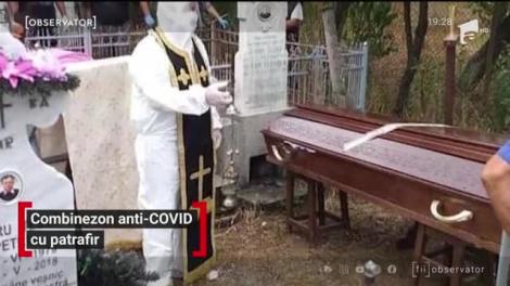 Apariție spectaculoasă la înmormântarea unui pacient COVID-19. Oamenii au rămas fără cuvinte când l-au văzut: „Să faci ce face preotul!”