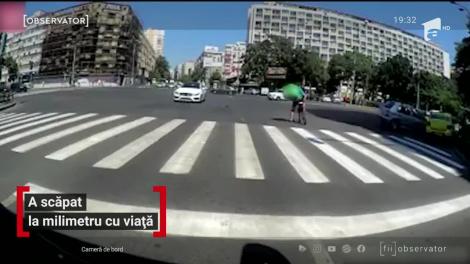 Video șocant! Biciclist, la un pas să fie spulberat de o mașină, în București. Cum a evitat, în ultimul moment, tragedia