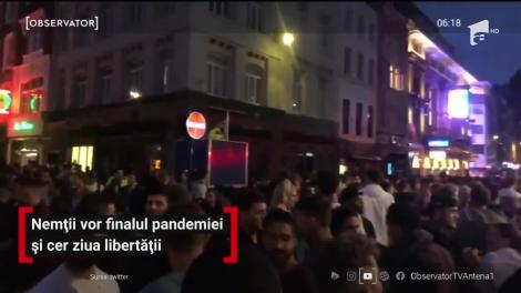 Liberatatea este mai importantă decât infecatrea cu virusul pentru mii de nemţi