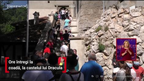 Ore întregi la coadă, la castelul lui Dracula