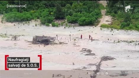 Trei marinari naufragiaţi pe o insulă, găsiţi în viaţă după ce au scris S.O.S. în nisip  - Video