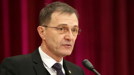 Jumătate dintre elevii de la sate nu au făcut școala online. Aurel Pop: "Școala trebuie făcută față în față"