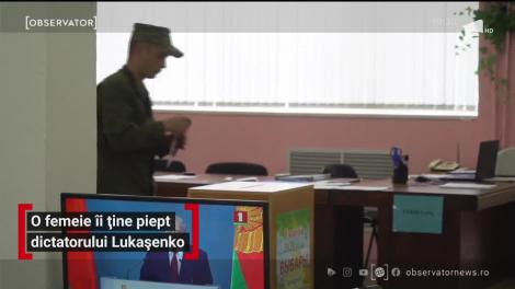 O femeie îi ține piept dictatorului Lukașenko