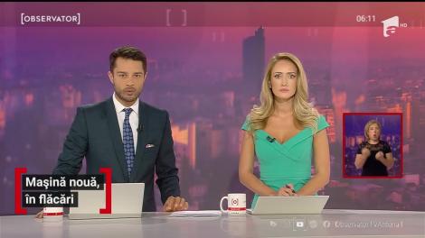 Mașină nouă, în flăcări pe o stradă din Argeş. Șoferul a reuşit să oprească şi să iasă din la timp din autoturism