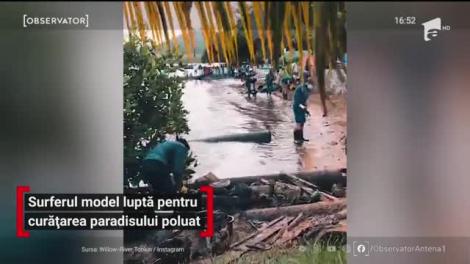 Surferul model luptă pentru curățarea paradisului poluat. Bărbatul munceşte cot la cot cu localnicii din Mauriţius pentru a strânge petrolul de pe plaje