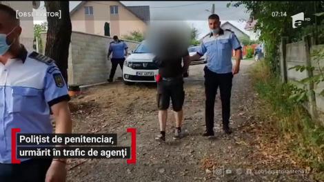 Polițist de penitenciar, urmărit în trafic de agenți