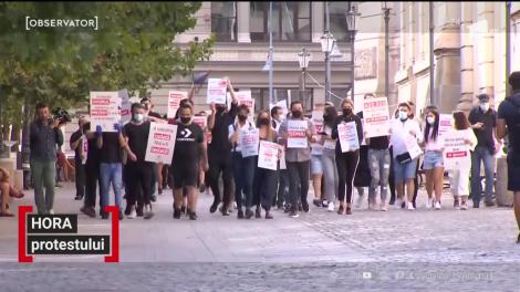 Sute de angajaţi din restaurante şi hoteluri din toată ţara şi-au strigat nemulţumirea în stradă