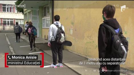 Reguli absurde la începerea școlii. Nu vor avea voie să se atingă de alţi copii, iar masca devine obligatorie