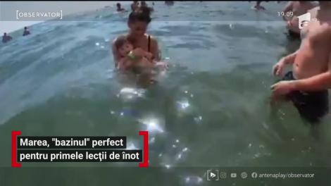 Marea, "bazinul" perfect pentru primele lecții de înot