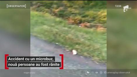 Accident cu un microbuz, nouă persoane au fost rănite