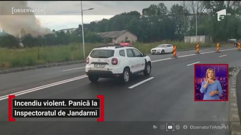 Un incendiu a izbucnit în spatele Inspectoratului de Jandarmerie din Târgoviște