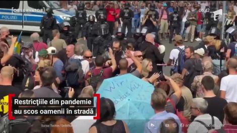 Restricţiile impuse de pandemie au scos oamenii în stradă