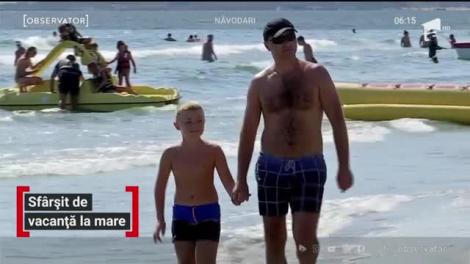 Sfârșit de vacanță la mare. Cei mici se bucură de ultimele zile de joacă înainte de începerea şcolii