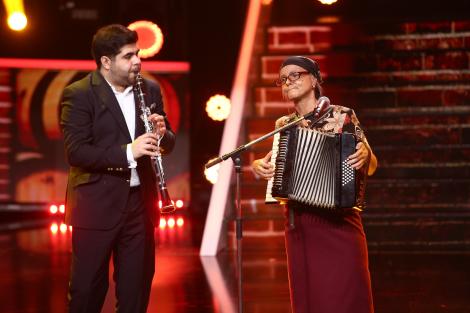 Te cunosc de undeva! Jojo se transformă în Evora (Taraful de la Vărbilău) - Nevasta mea vrea la băi