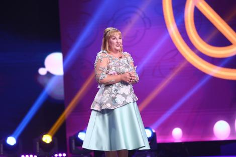 Doamna Antoaneta, lecții pentru Mihai Bendeac: "Mânuța mea e un onor, Divin este al meu picior!" Cheloo: "Favorita mea în această zi"