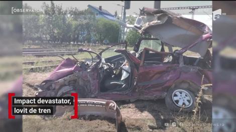 Mașină spulberată de tren, la Paşcani