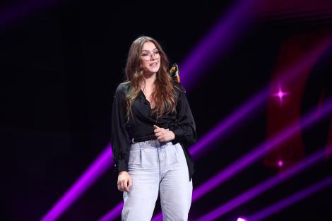 Bianca Sasu l-a vrăjit pe Mihai Bendeac cu papagalul ei!